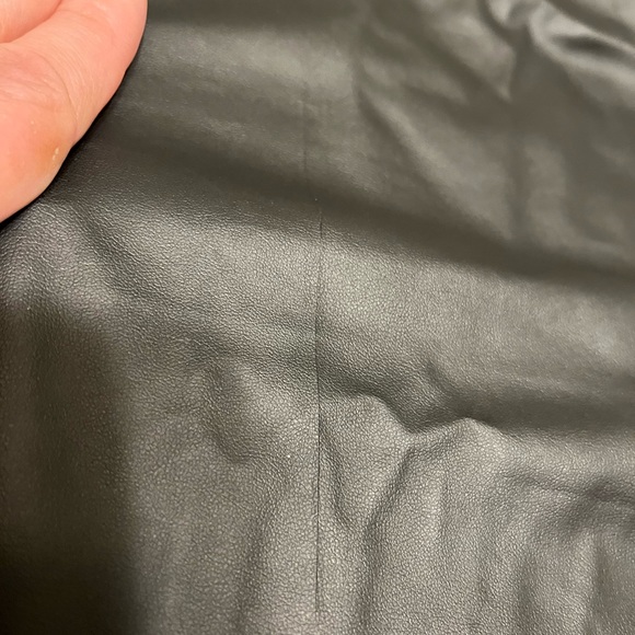 Gorgeous faux leather short dress, with laser cut detailing in the hem. XL. - Picture 6 of 7